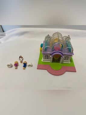 Polly Pocket Bridal Salon Wedding Shop w/ 3 dolls and 2 skirts Vintage